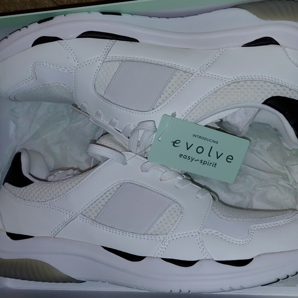 NWT Easy Spirit Evolve Beaker White and Black Athletic Shoes Size 10M - Picture 3 of 7